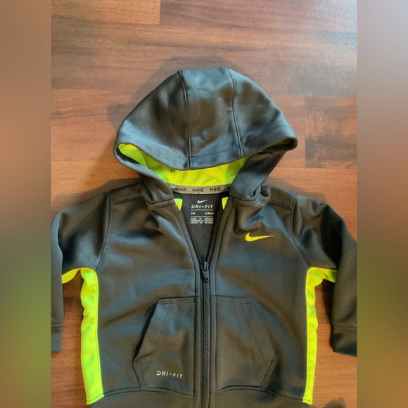 Nike Kids Set Toddler Gray And Neon Hoodie & joggers Set - Picture 4 of 6